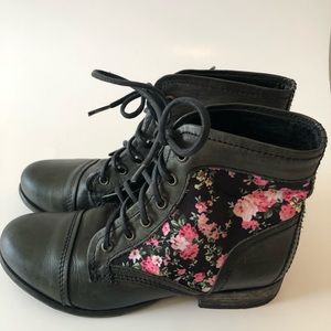 Steve Madden Trustt Leather Floral Combat Boots.